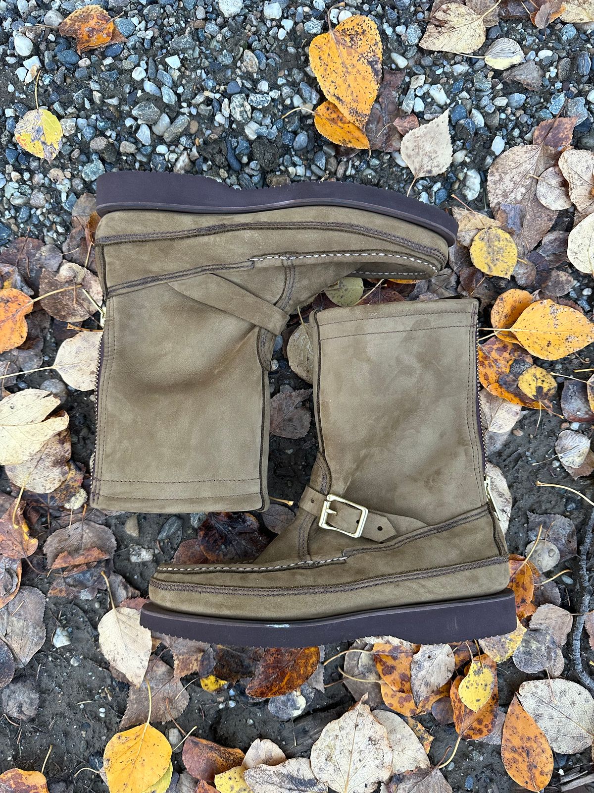 Photo by Mogo on October 1, 2025 of the Russell Moccasin Co. Zephyr II in S.B. Foot Sage Chamois.