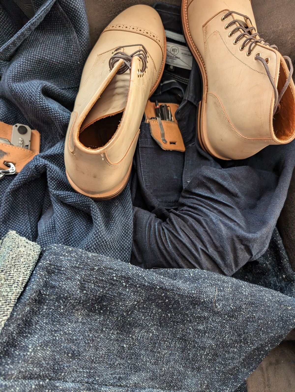 Photo by ajchamb on October 2, 2024 of the Grant Stone Garrison Boot in Ghost Burro.