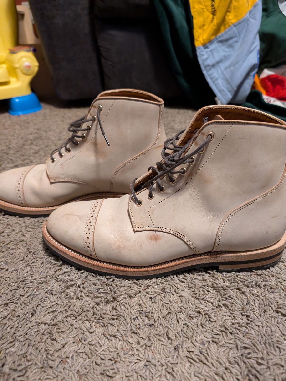 Photo by ajchamb on November 5, 2024 of the Grant Stone Garrison Boot in Ghost Burro.
