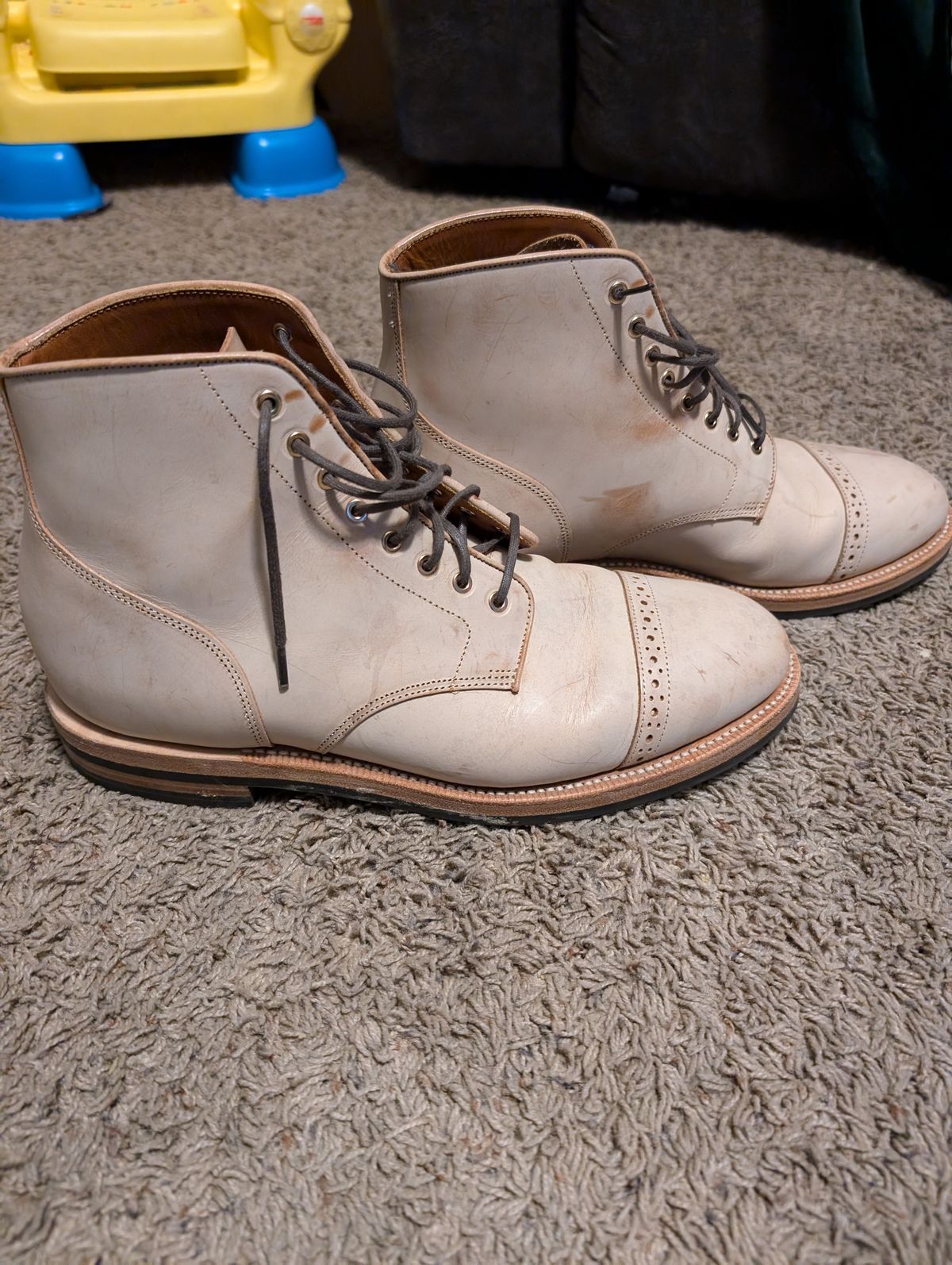 Photo by ajchamb on November 5, 2024 of the Grant Stone Garrison Boot in Ghost Burro.