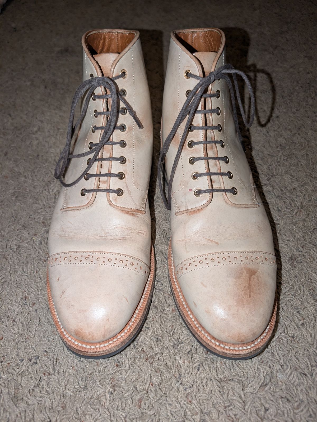 Photo by ajchamb on December 6, 2024 of the Grant Stone Garrison Boot in Ghost Burro.