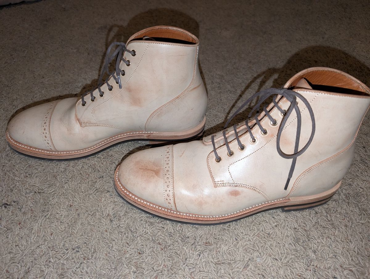 Photo by ajchamb on December 6, 2024 of the Grant Stone Garrison Boot in Ghost Burro.