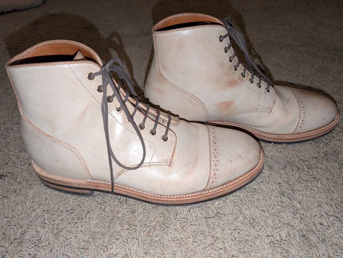 Photo by ajchamb on December 6, 2024 of the Grant Stone Garrison Boot in Ghost Burro.