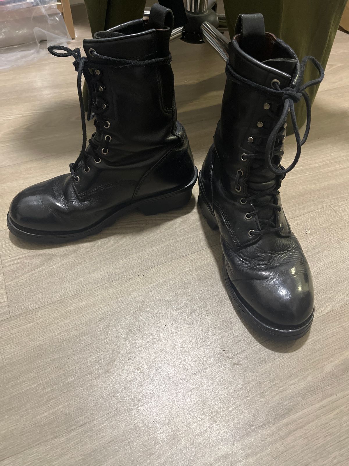 Photo by gojira227 on February 2, 2025 of the Red Wing 980 in Black Work Scout.