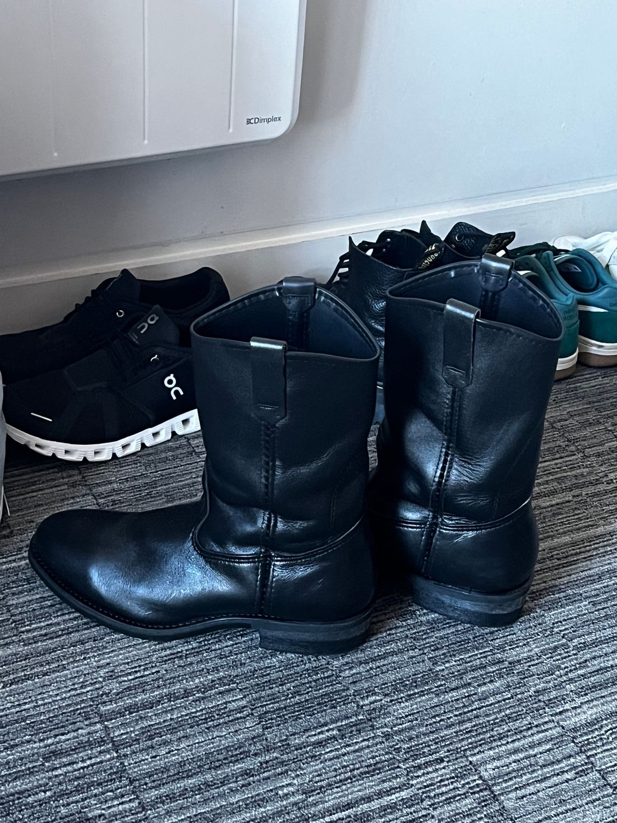Photo by gojira227 on January 25, 2025 of the Red Wing 2275 Steel Toe Pecos in Brown Boomer Dyed Black.