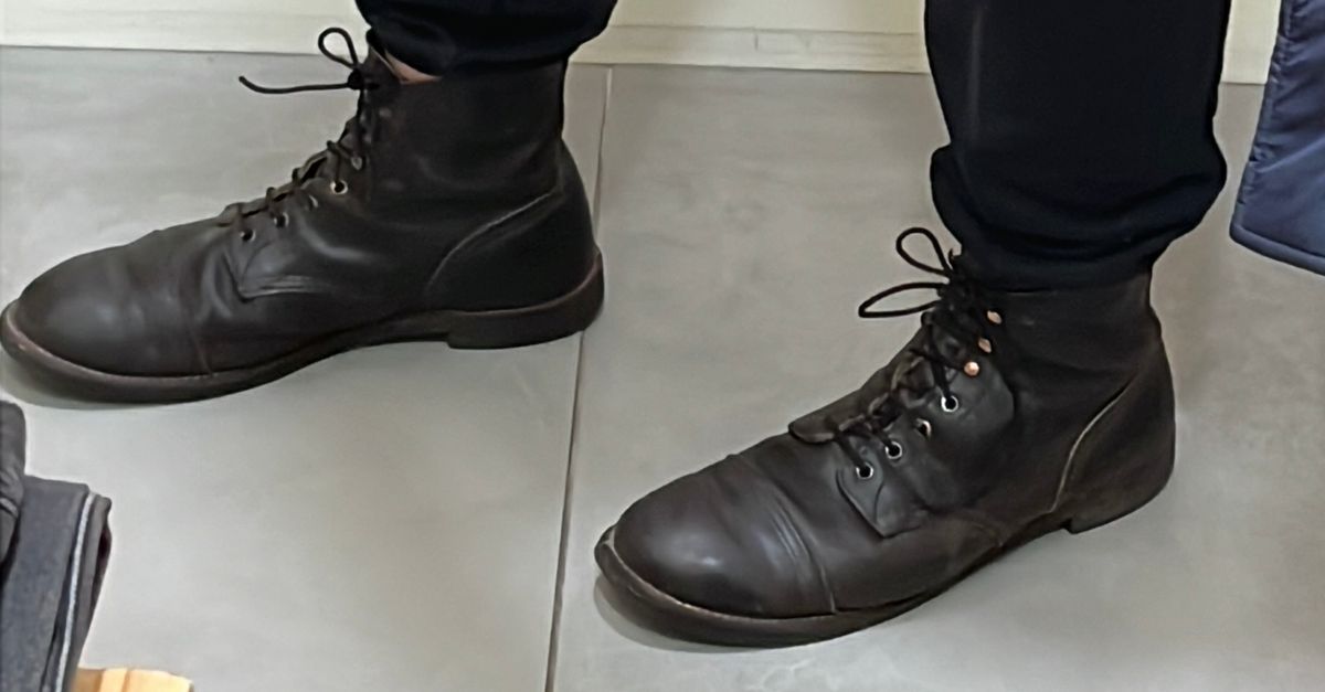 Photo by gojira227 on December 7, 2023 of the Red Wing Iron Ranger in S.B. Foot Charcoal Rough and Tough.