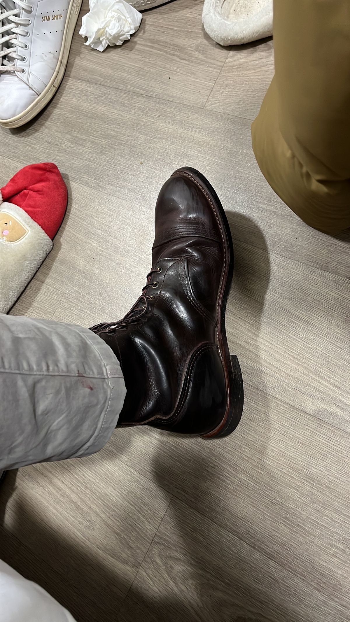 Photo by gojira227 on March 11, 2024 of the Red Wing Iron Ranger in S.B. Foot Charcoal Rough and Tough.