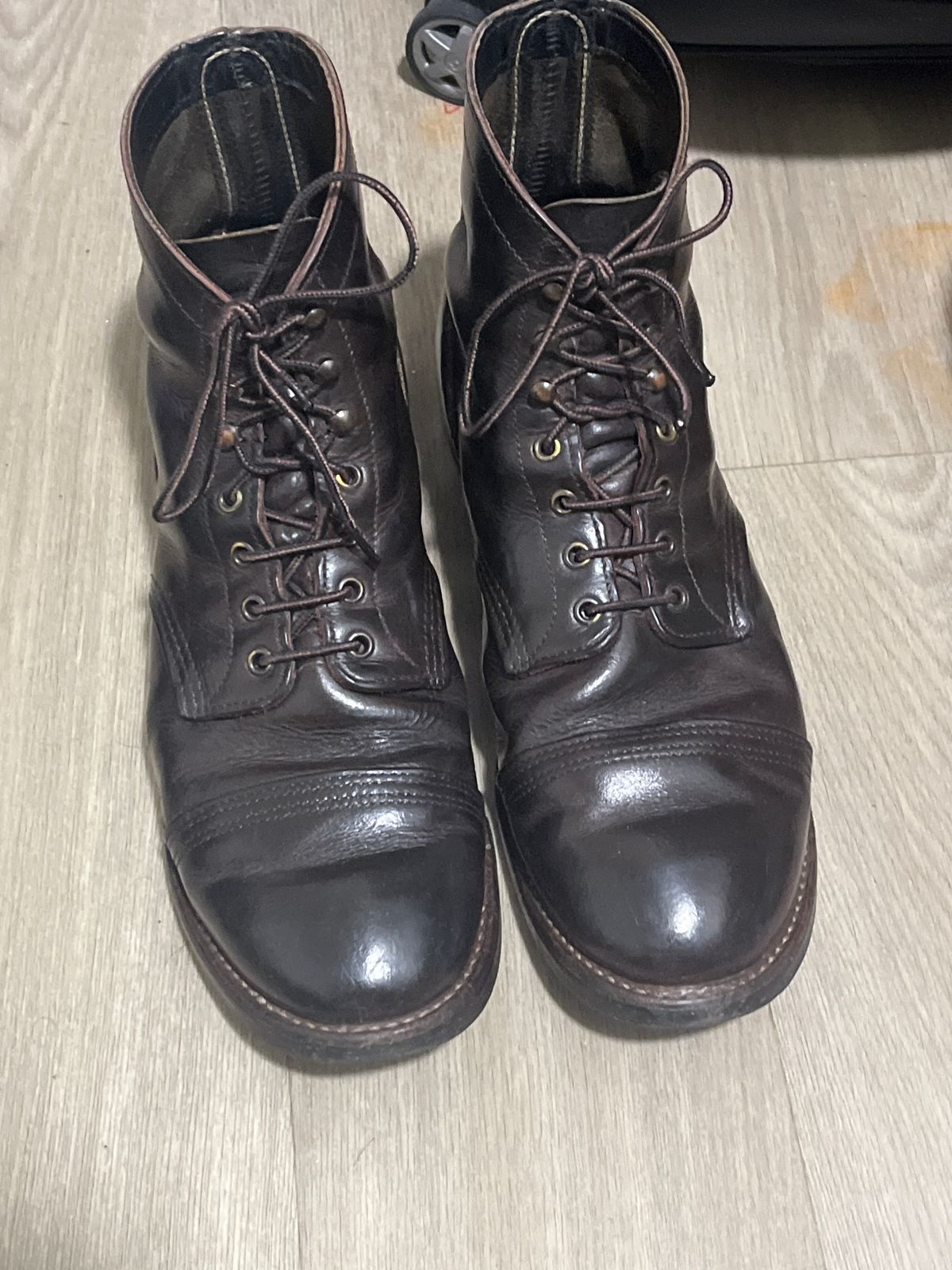 Photo by gojira227 on February 2, 2025 of the Red Wing Iron Ranger in S.B. Foot Charcoal Rough and Tough.