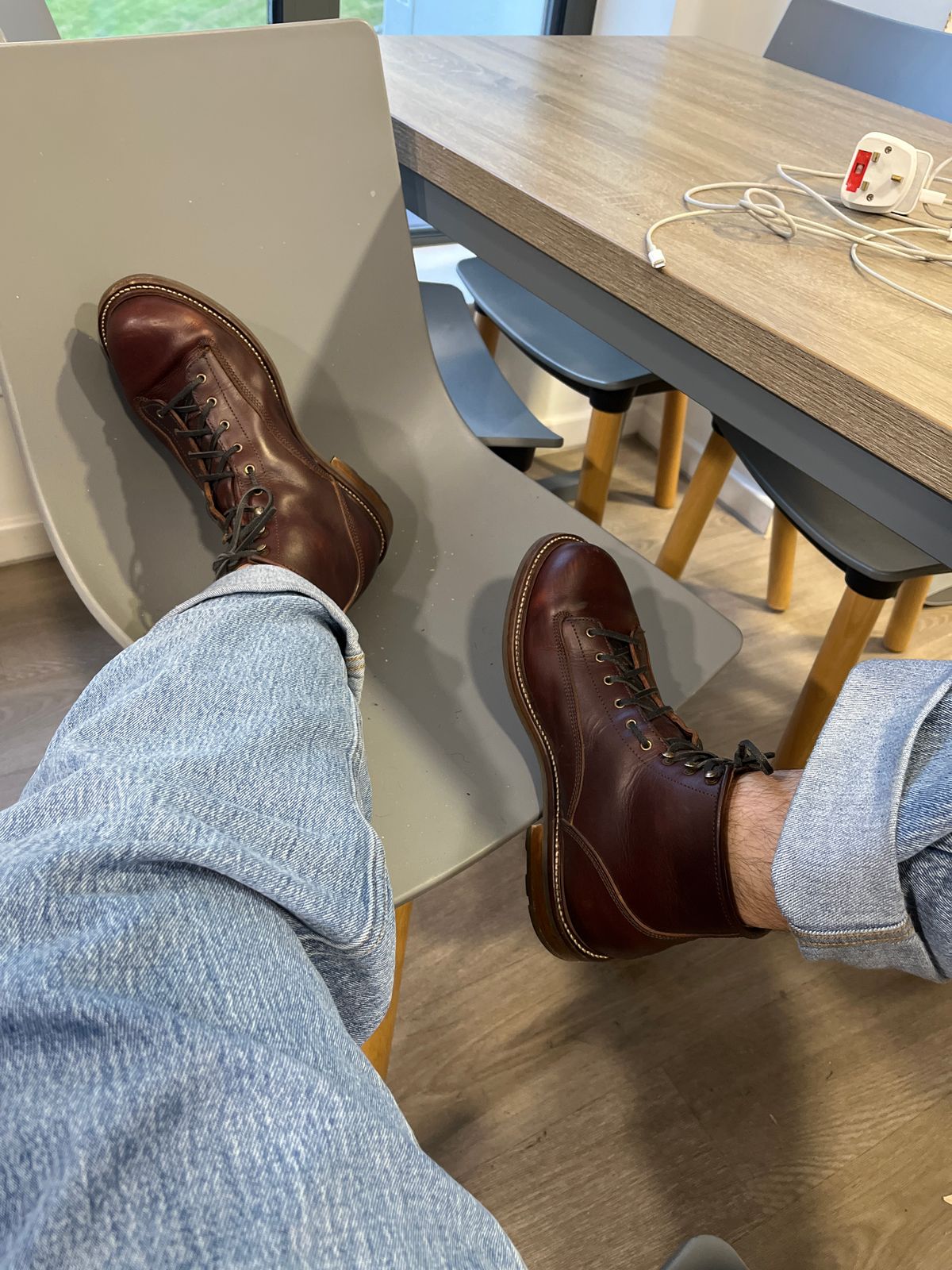 Photo by gojira227 on May 6, 2025 of the Caswell Boot Company Carver II in Wickett & Craig Chestnut Oiled Latigo.
