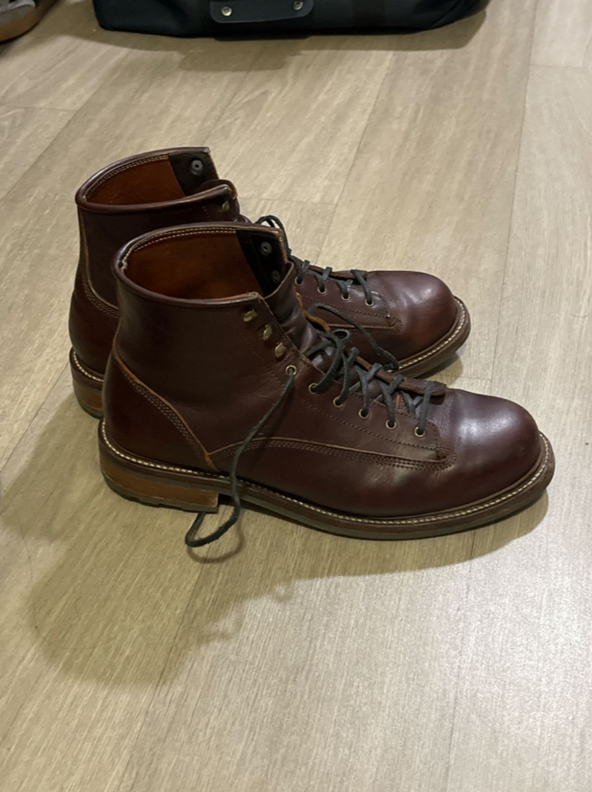 Photo by gojira227 on June 17, 2025 of the Caswell Boot Company Carver II in Wickett & Craig Chestnut Oiled Latigo.