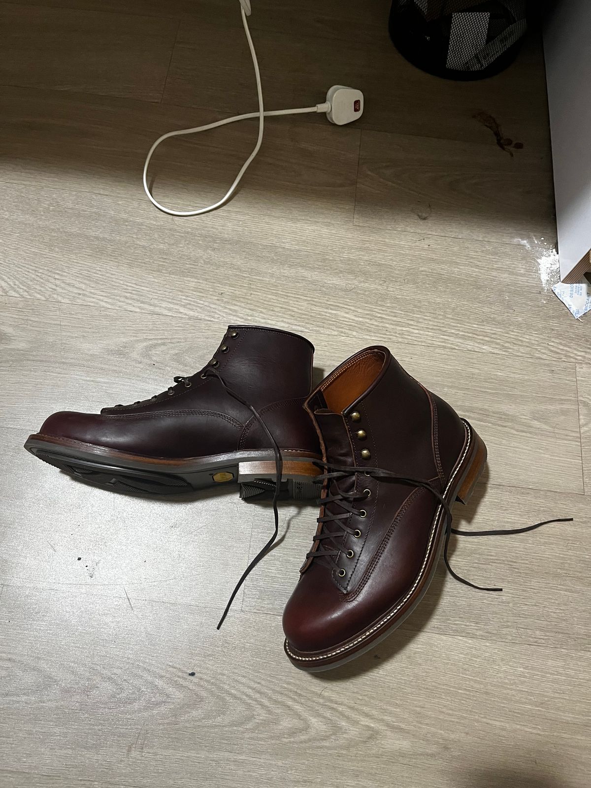 Photo by gojira227 on January 27, 2025 of the Caswell Boot Company Carver II in Wickett & Craig Chestnut Oiled Latigo.