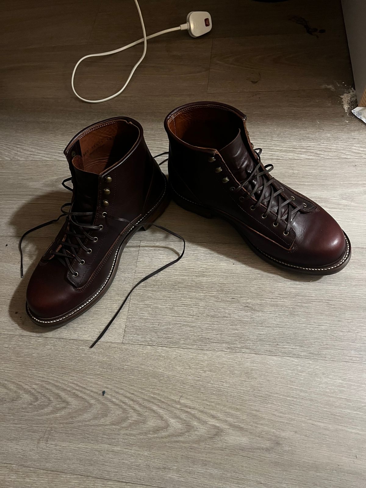 Photo by gojira227 on January 27, 2025 of the Caswell Boot Company Carver II in Wickett & Craig Chestnut Oiled Latigo.