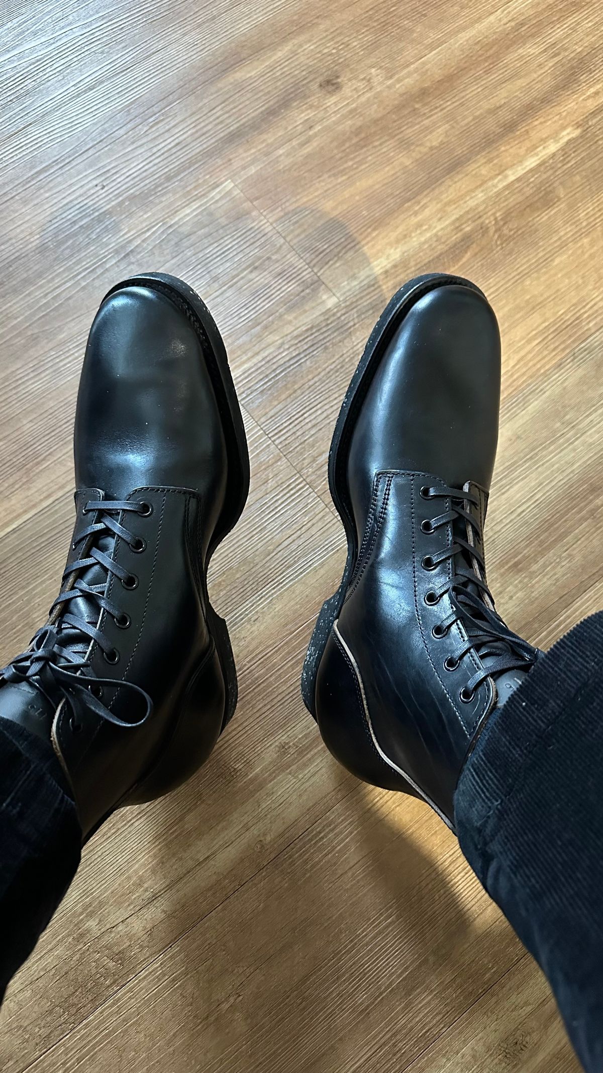 Photo by vpatsikas87 on June 14, 2026 of the Clinch Yeager Boots in Black-Overdyed Horsebutt.
