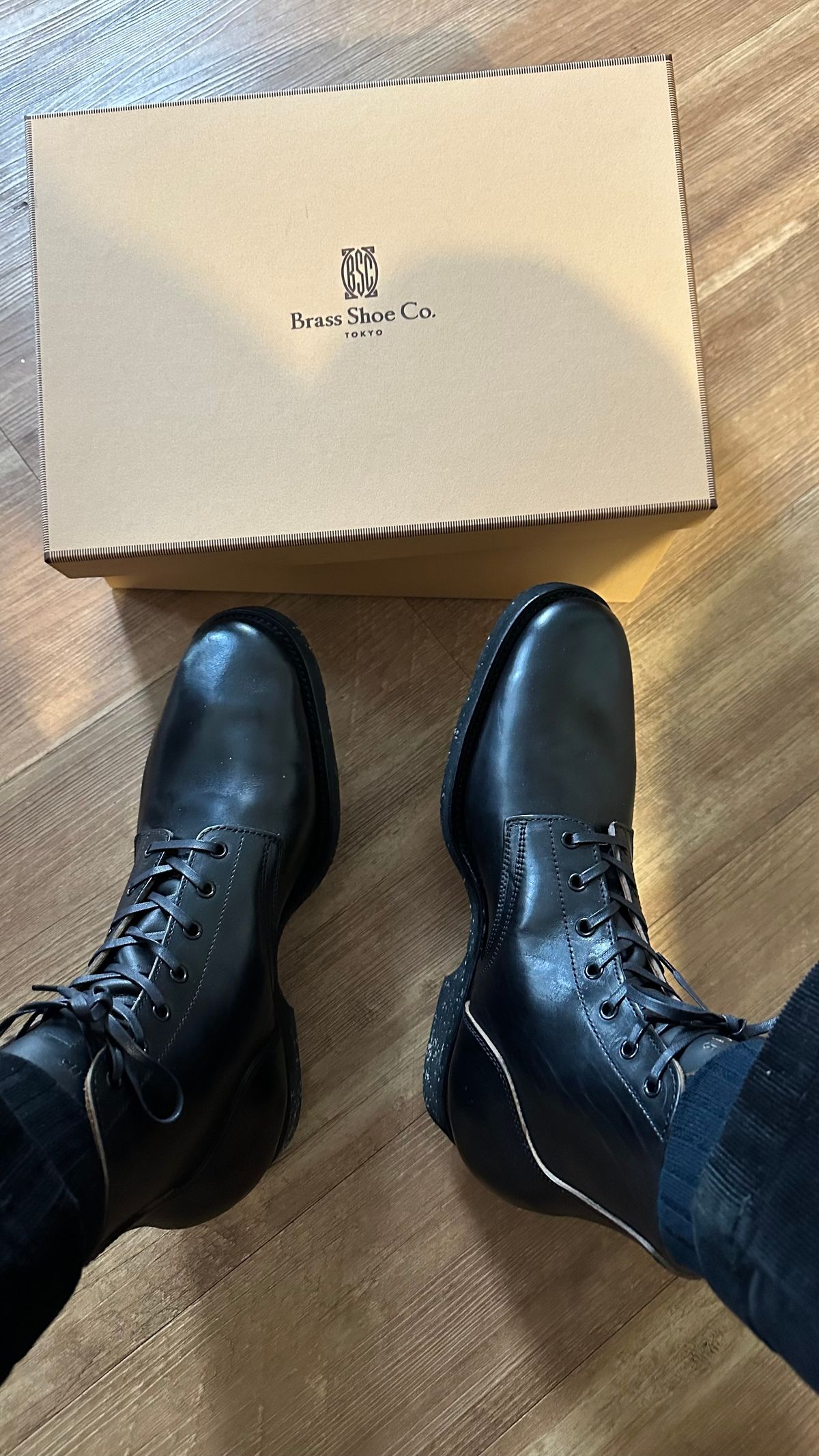 Photo by vpatsikas87 on June 14, 2026 of the Clinch Yeager Boots in Black-Overdyed Horsebutt.