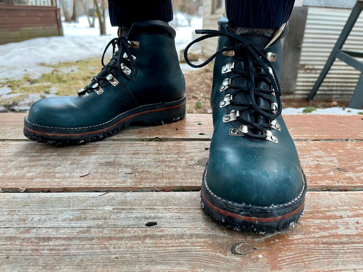 Photo by Limmer_Monroe on January 2, 2025 of the Peter Limmer & Sons Custom Model in Seidel Oxblood Double Shot.