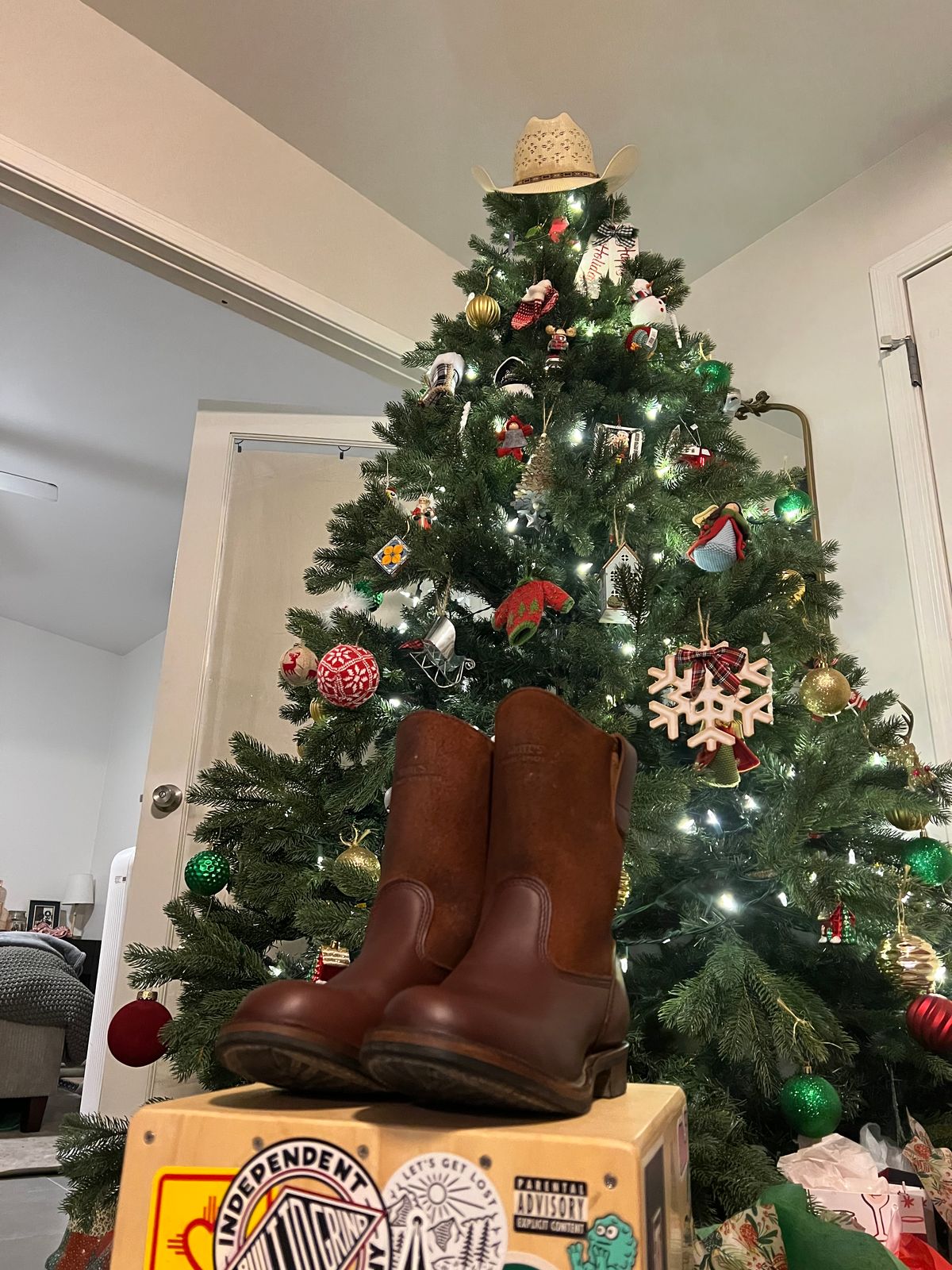 Photo by bootsnfloors on December 18, 2024 of the White's Westbale in Seidel Red Dog Oil Tan & Seidel Red Dog Oil Tan Roughout.