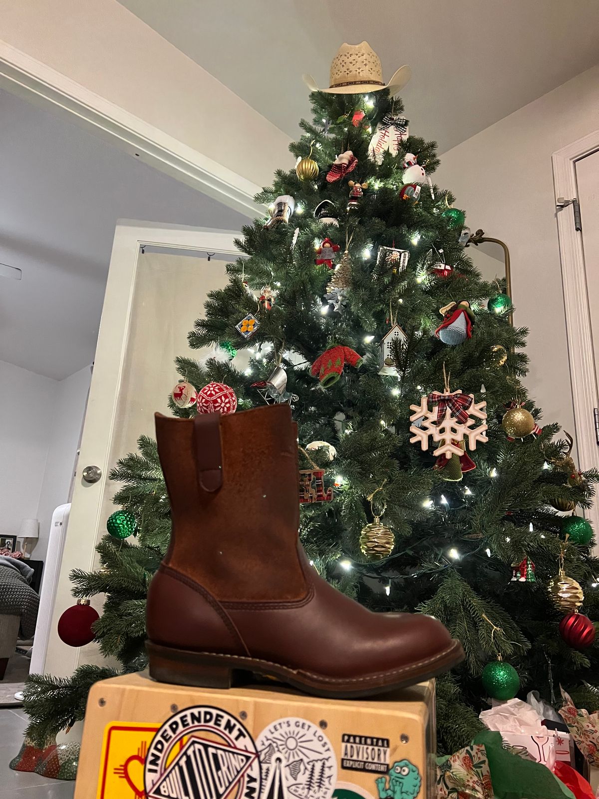 Photo by bootsnfloors on December 18, 2024 of the White's Westbale in Seidel Red Dog Oil Tan & Seidel Red Dog Oil Tan Roughout.