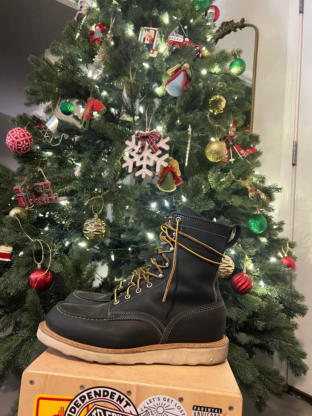 Photo by bootsnfloors on December 3, 2024 of the White's Perry 8" in Seidel Black Oil Tan.