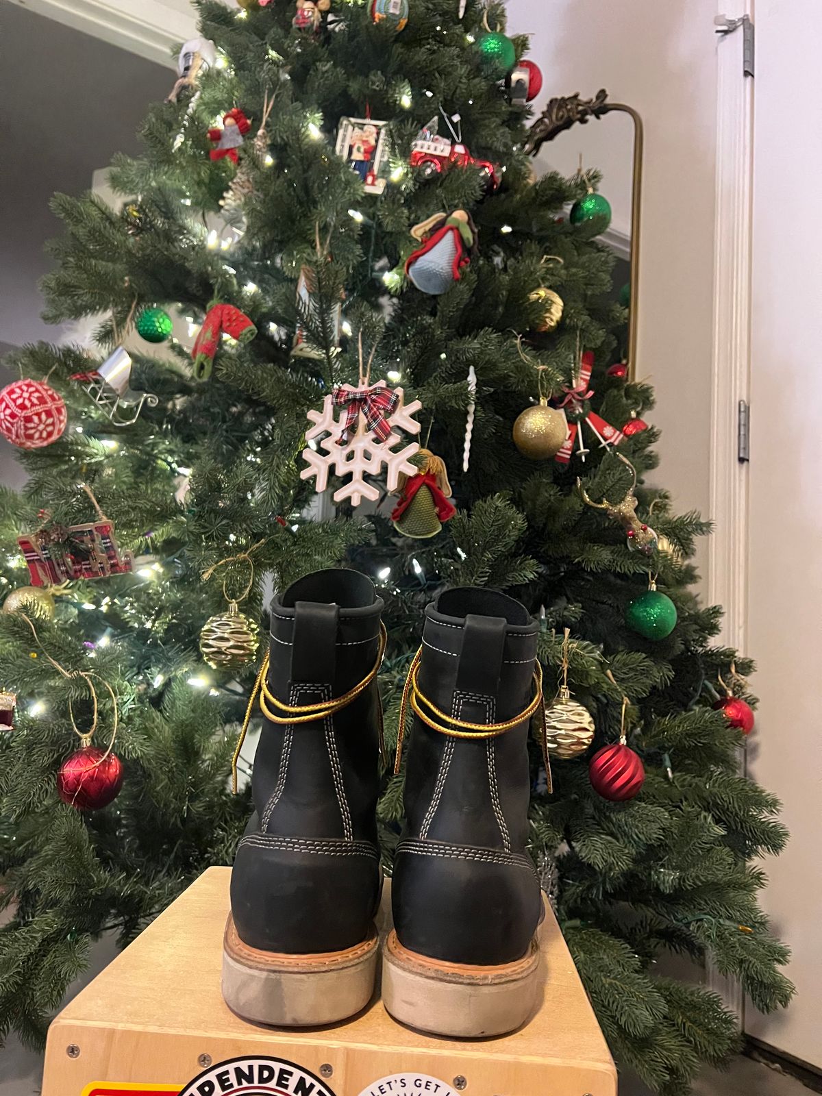 Photo by bootsnfloors on December 3, 2024 of the White's Perry 8" in Seidel Black Oil Tan.