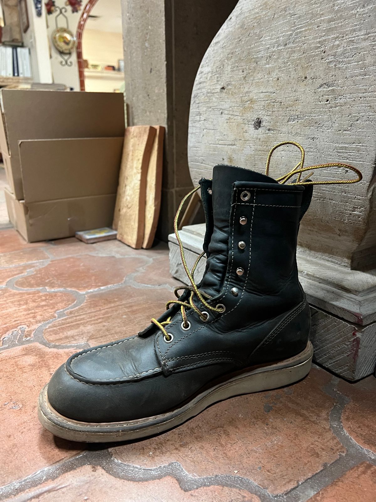 Photo by bootsnfloors on May 8, 2025 of the White's Perry 8" in Seidel Black Oil Tan.