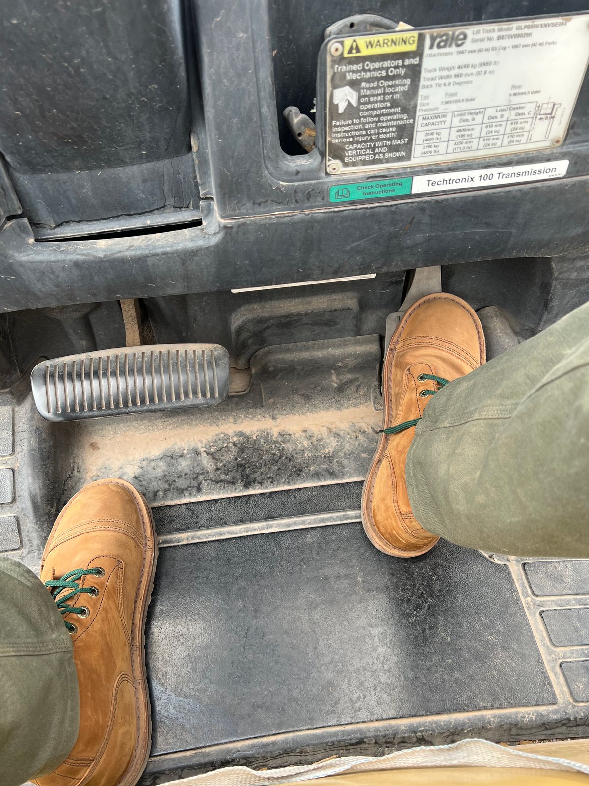 Photo by bootsnfloors on May 6, 2025 of the Jim Green African Trooper Barefoot in Fudge Crazy Horse.