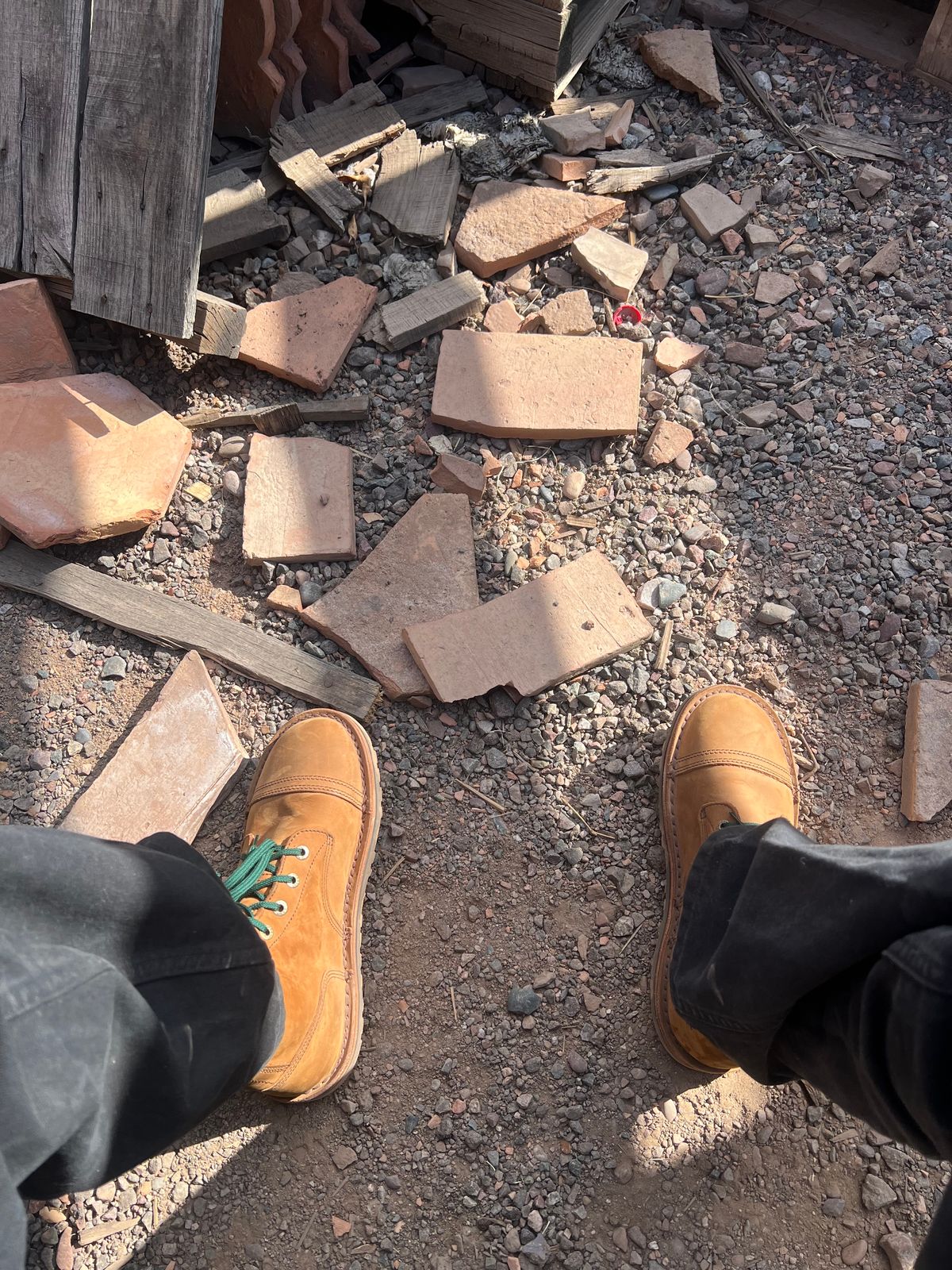 Photo by bootsnfloors on May 13, 2025 of the Jim Green African Trooper Barefoot in Fudge Crazy Horse.