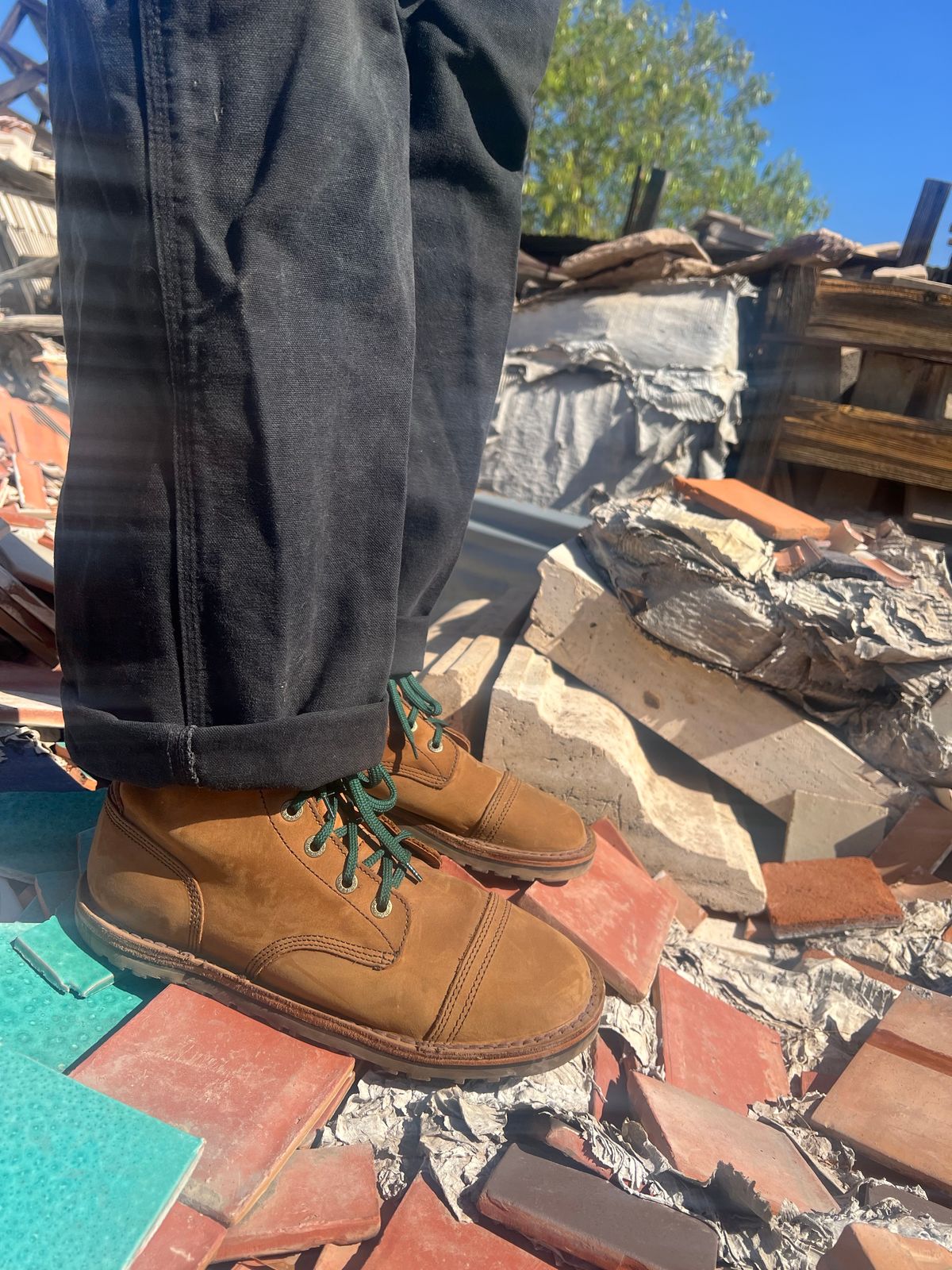 Photo by bootsnfloors on May 13, 2025 of the Jim Green African Trooper Barefoot in Fudge Crazy Horse.