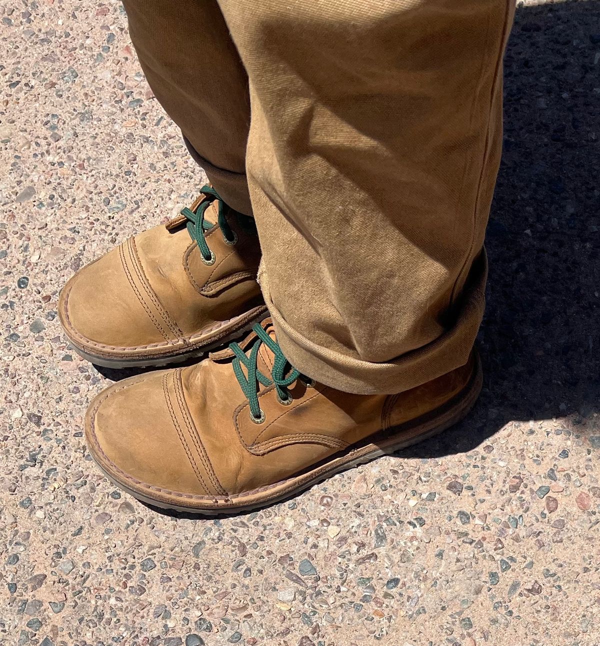 Photo by bootsnfloors on June 16, 2025 of the Jim Green African Trooper Barefoot in Fudge Crazy Horse.