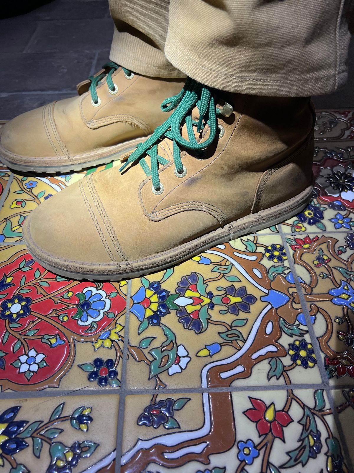 Photo by bootsnfloors on June 17, 2025 of the Jim Green African Trooper Barefoot in Fudge Crazy Horse.