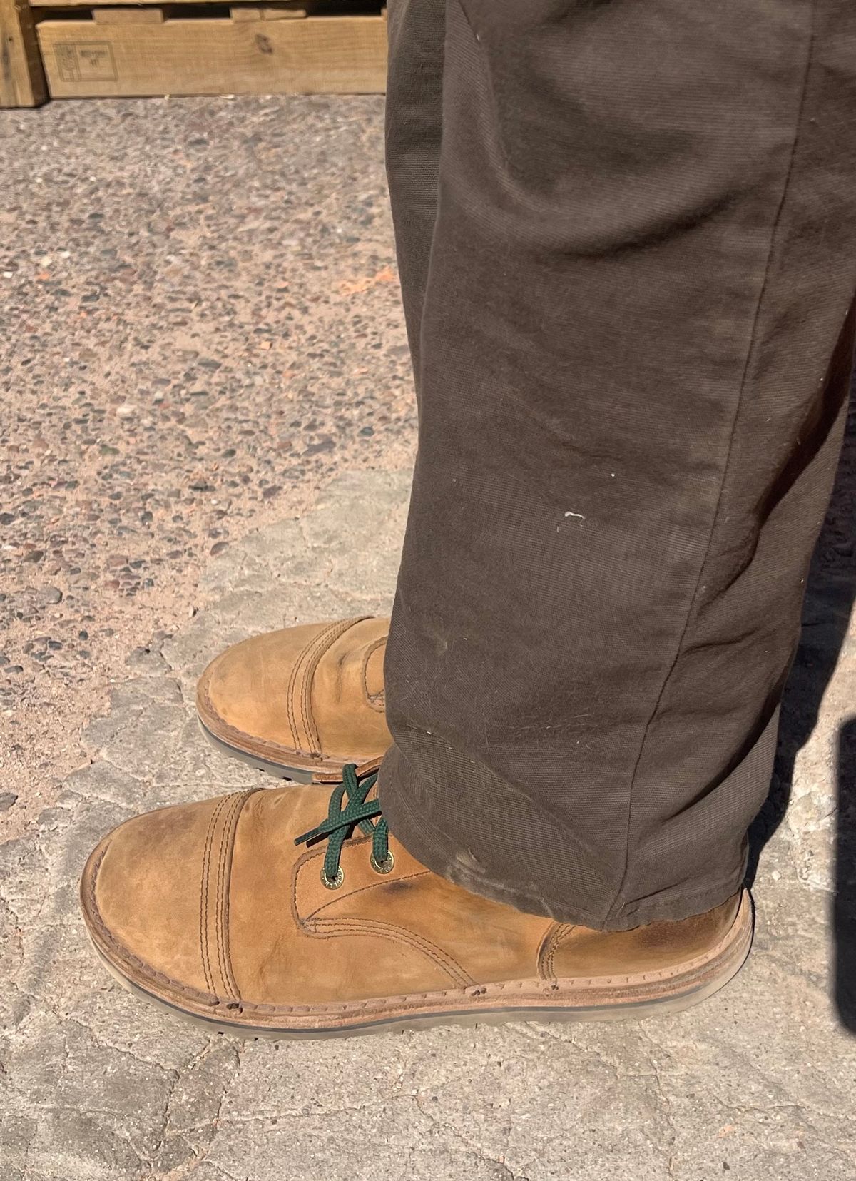 Photo by bootsnfloors on June 23, 2025 of the Jim Green African Trooper Barefoot in Fudge Crazy Horse.