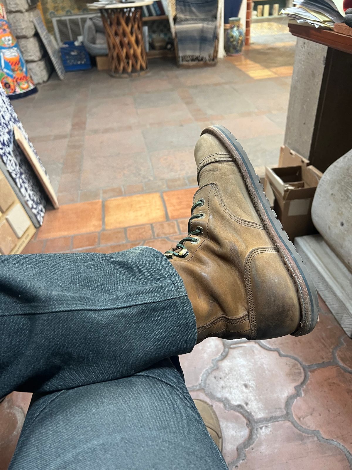 Photo by bootsnfloors on March 24, 2026 of the Jim Green African Trooper Barefoot in Fudge Crazy Horse.