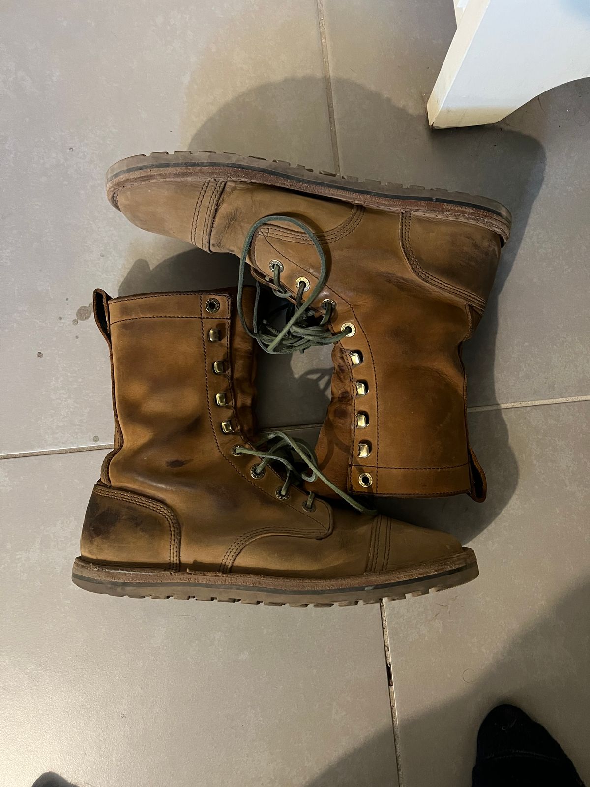 Photo by bootsnfloors on March 27, 2026 of the Jim Green African Trooper Barefoot in Fudge Crazy Horse.