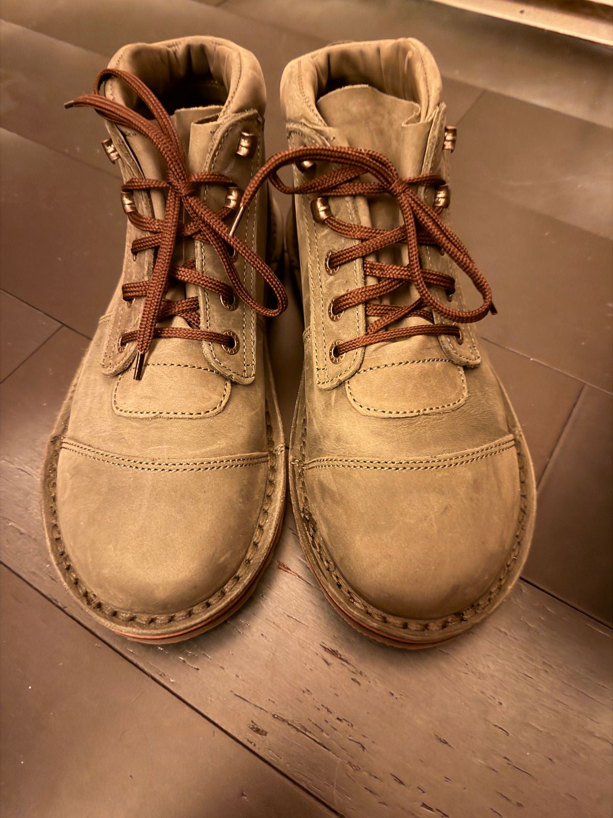 Photo by MattHolla on January 5, 2026 of the Jim Green African Ranger Barefoot Boot in Houston Green.
