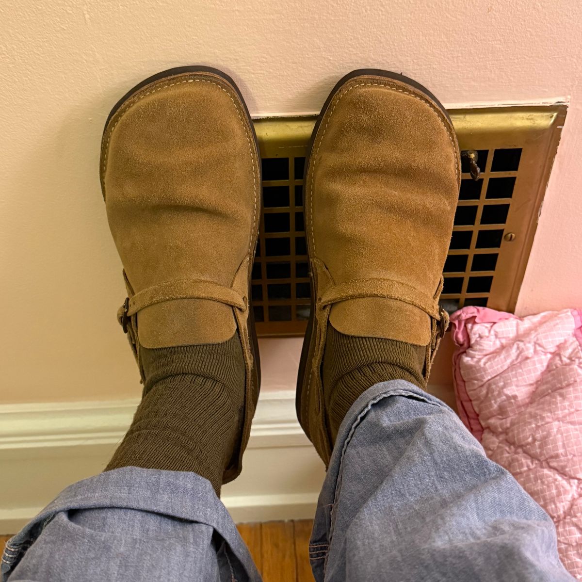 Photo by moznme on November 3, 2024 of the Oak Street Bootmakers Oak Street Bootmakers / Country Loafer in Horween Natural Chromexcel Roughout.