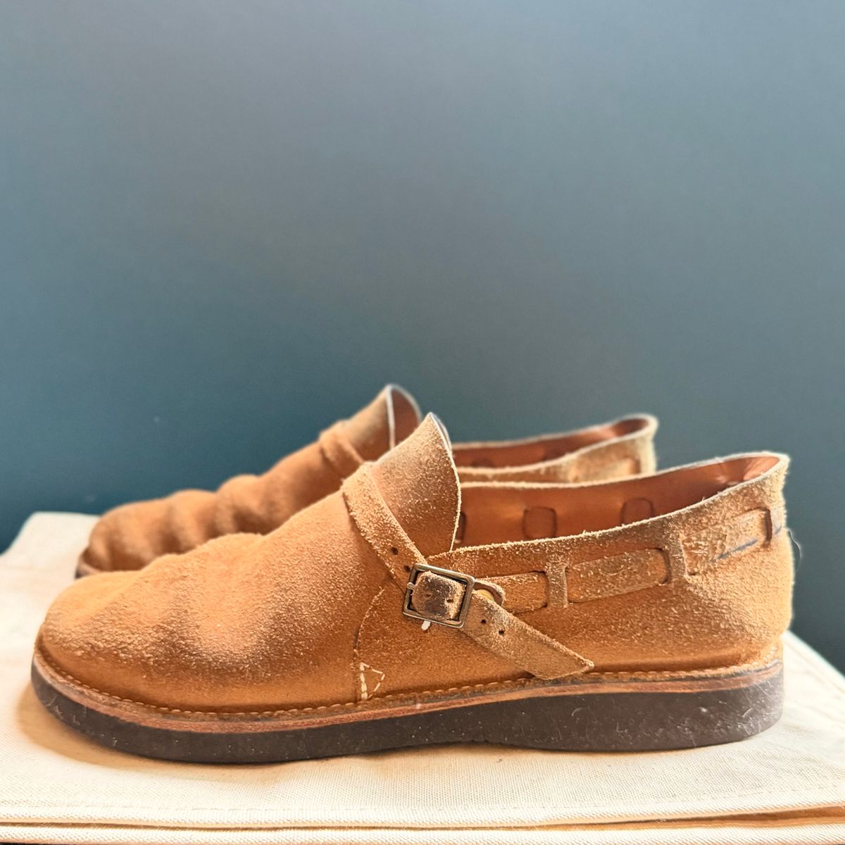 Photo by moznme on December 1, 2025 of the Oak Street Bootmakers Oak Street Bootmakers / Country Loafer in Horween Natural Chromexcel Roughout.