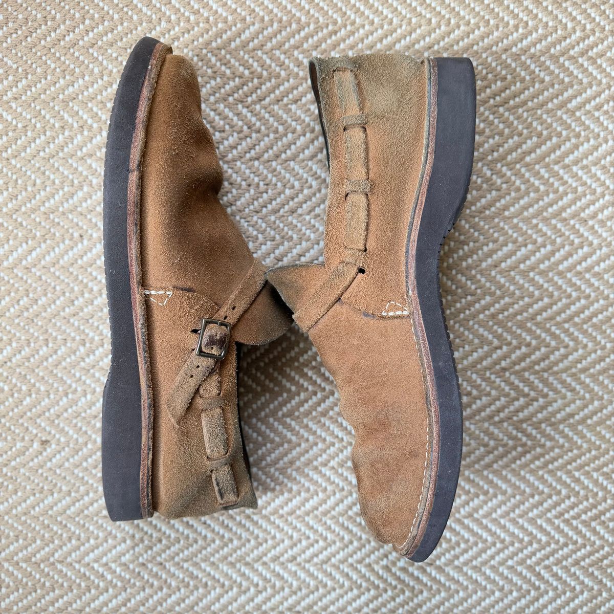 Photo by moznme on February 2, 2026 of the Oak Street Bootmakers Oak Street Bootmakers / Country Loafer in Horween Natural Chromexcel Roughout.