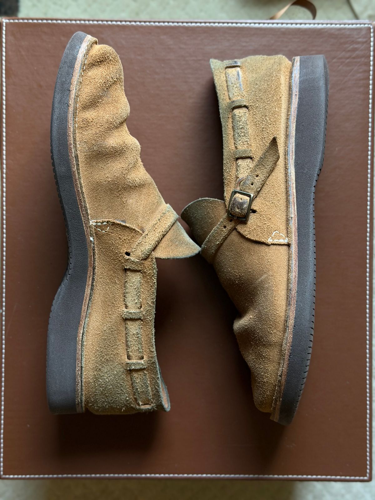 Photo by moznme on March 30, 2026 of the Oak Street Bootmakers Oak Street Bootmakers / Country Loafer in Horween Natural Chromexcel Roughout.