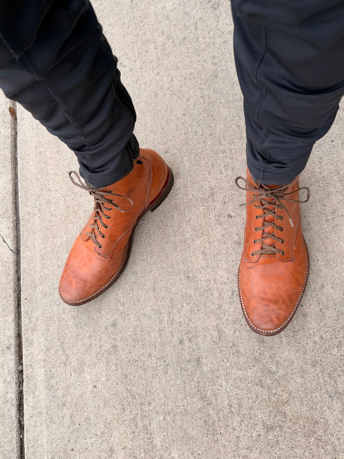 Photo by moznme on November 15, 2025 of the Oldspeed MFG Service Boot 6” in Horween Russet Horsehide Strips.