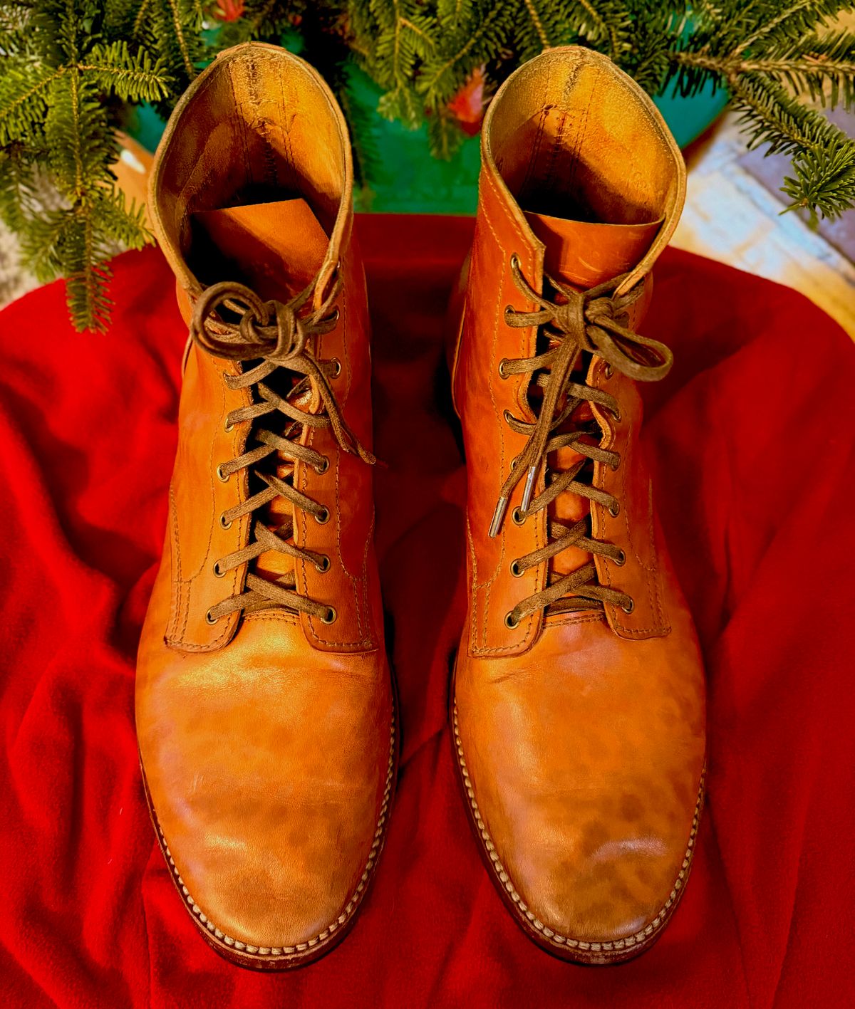 Photo by moznme on November 29, 2025 of the Oldspeed MFG Service Boot 6” in Horween Russet Horsehide Strips.