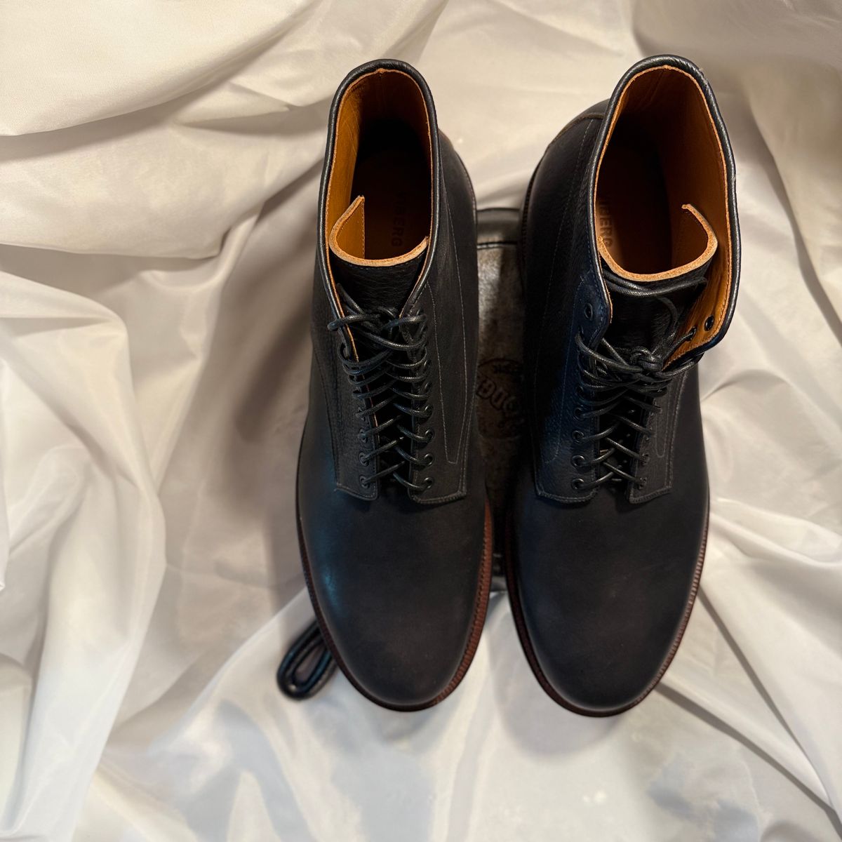 Photo by moznme on October 1, 2024 of the Viberg Navvy Boot in Horween Black Washed Chromexcel.