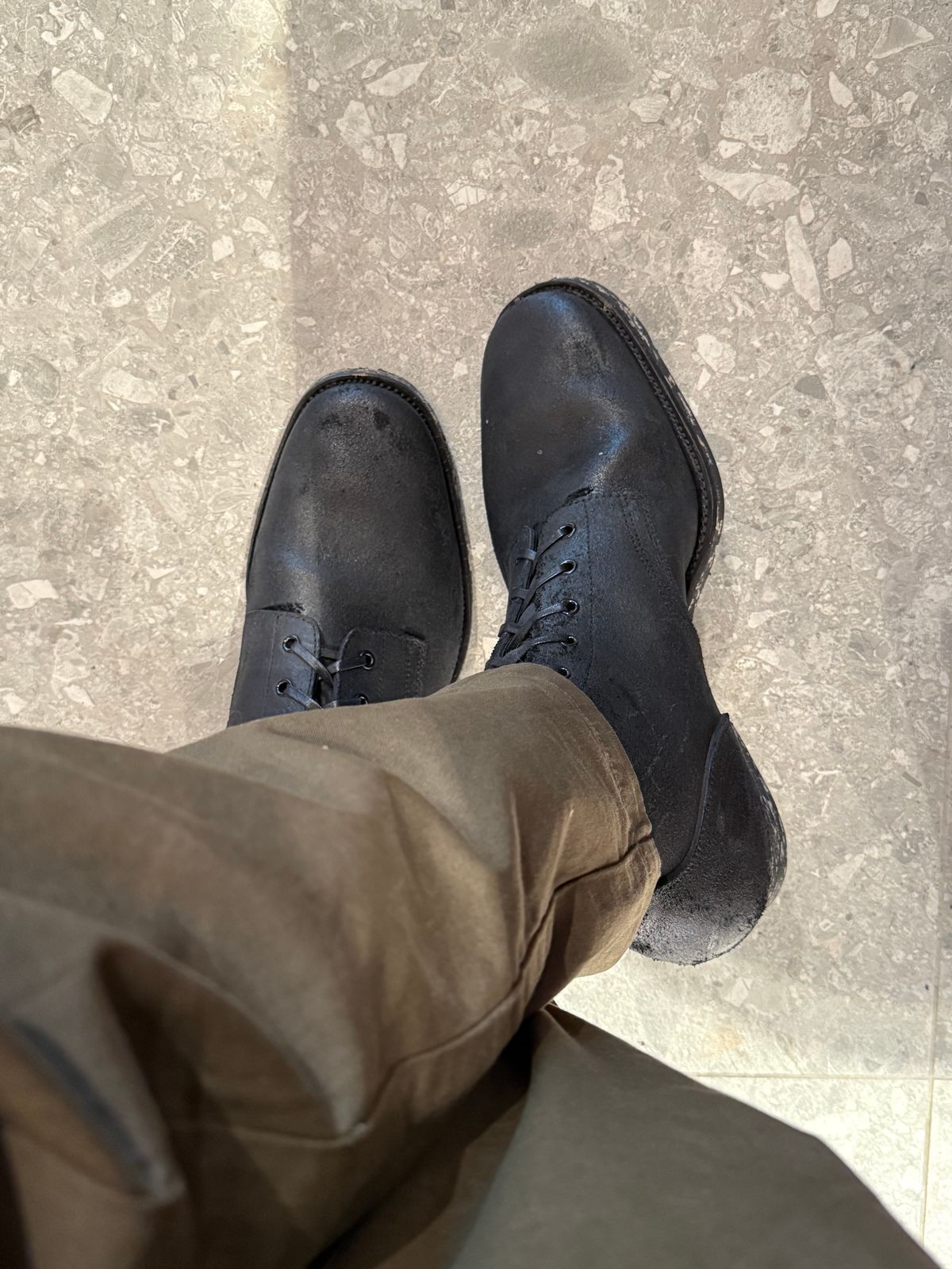 Photo by moznme on June 10, 2025 of the Clinch Yeager Boots in Clinch / Black Gustave Roughout cowhide.