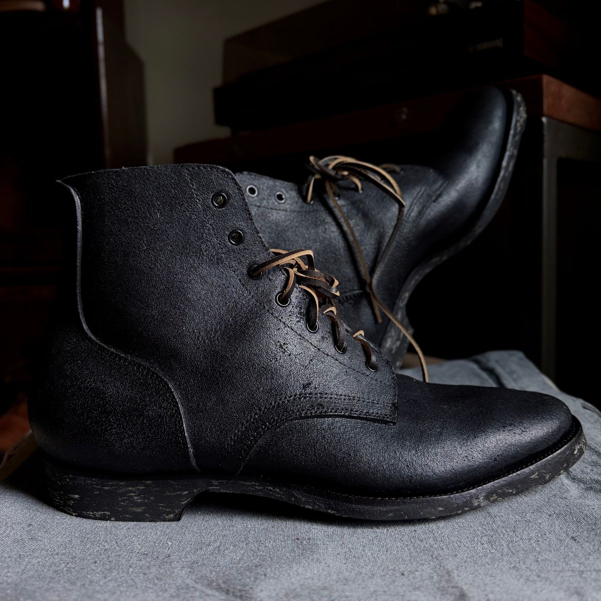 Photo by moznme on June 7, 2026 of the Clinch Yeager Boots in Clinch / Black Gustave Roughout cowhide.