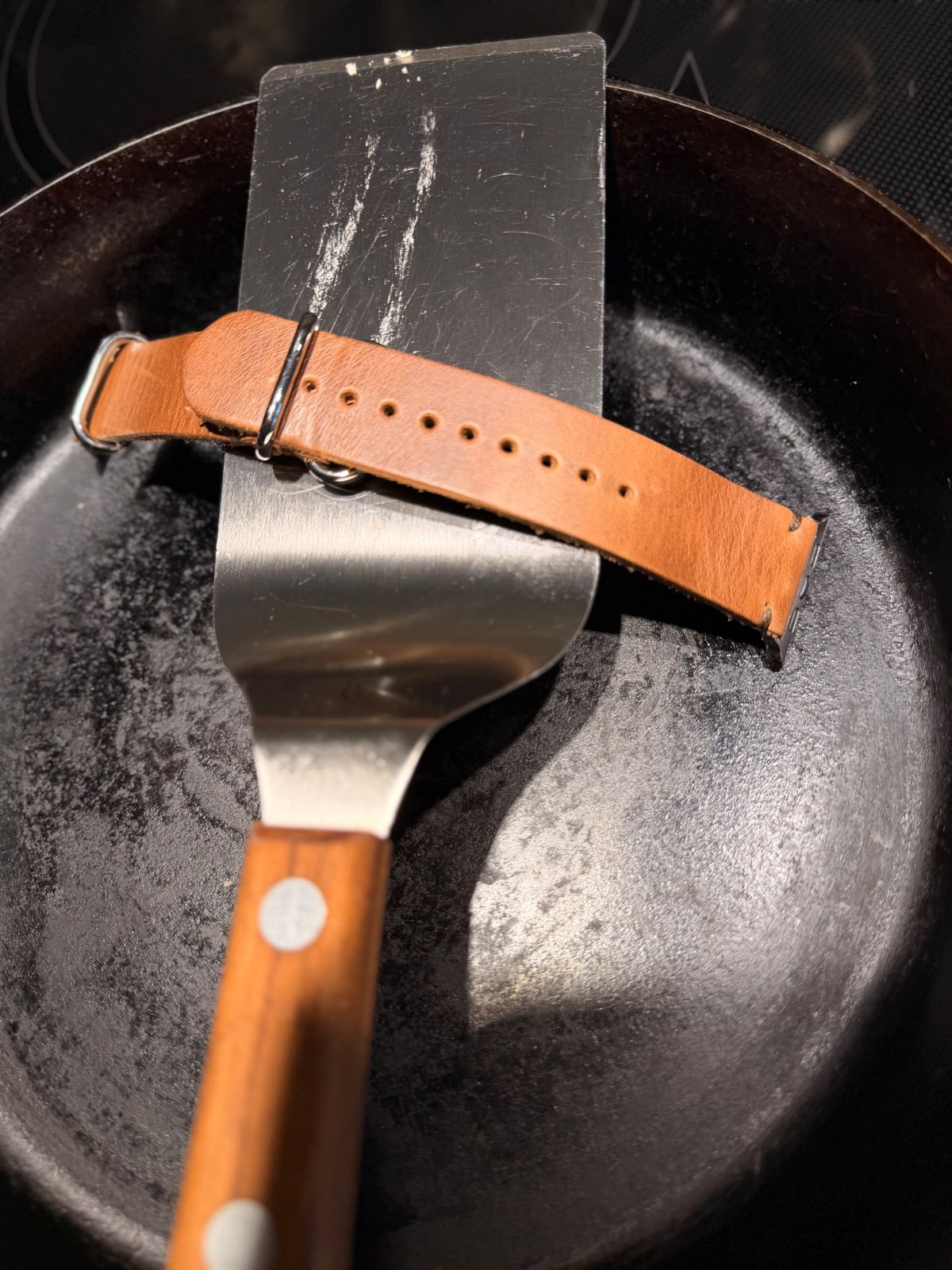 Photo by moznme on November 1, 2025 of the Popov Leather Apple Watch Band in Horween Natural Chromexcel.