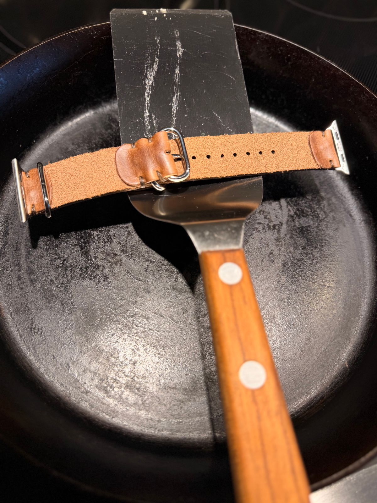 Photo by moznme on November 1, 2025 of the Popov Leather Apple Watch Band in Horween Natural Chromexcel.