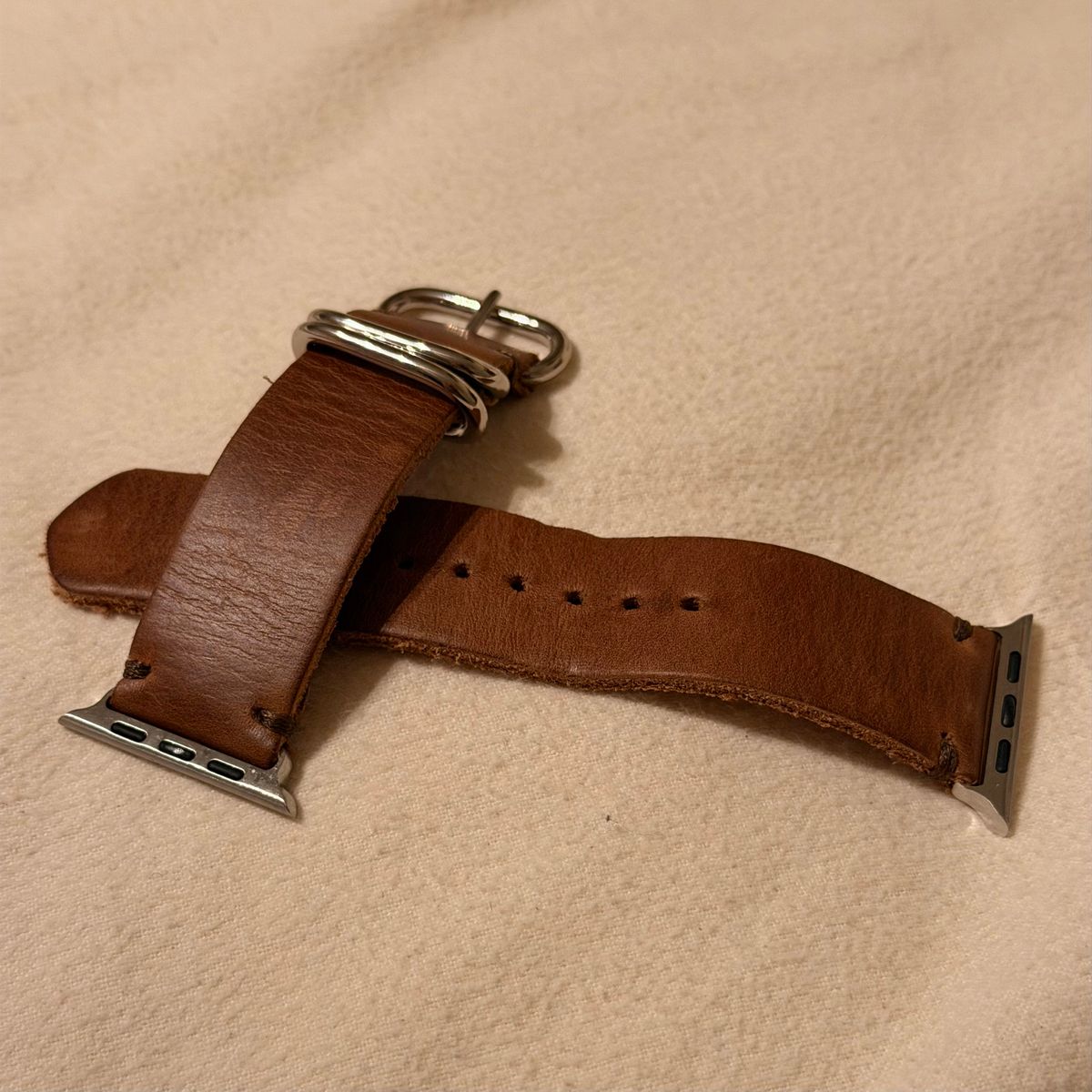 Photo by moznme on December 5, 2025 of the Popov Leather Apple Watch Band in Horween Natural Chromexcel.