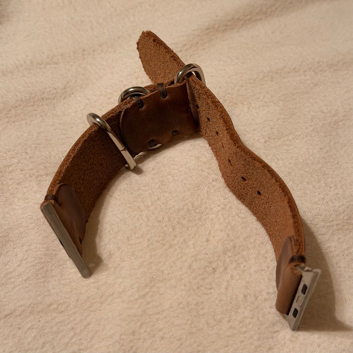 Photo by moznme on December 5, 2025 of the Popov Leather Apple Watch Band in Horween Natural Chromexcel.