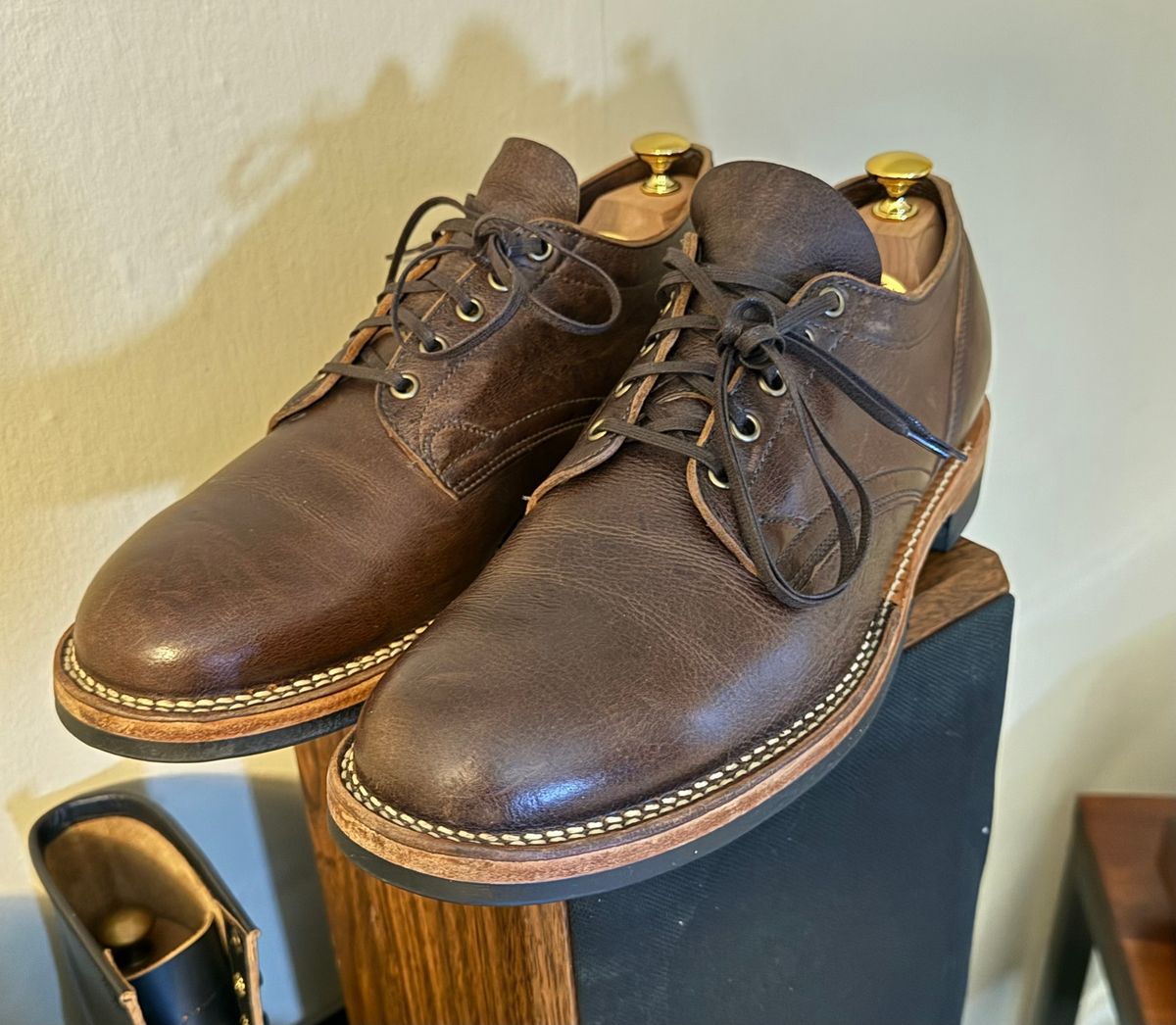 Photo by moznme on March 31, 2025 of the Viberg 145 Oxford in C.F. Stead Snuff Naked Kudu.