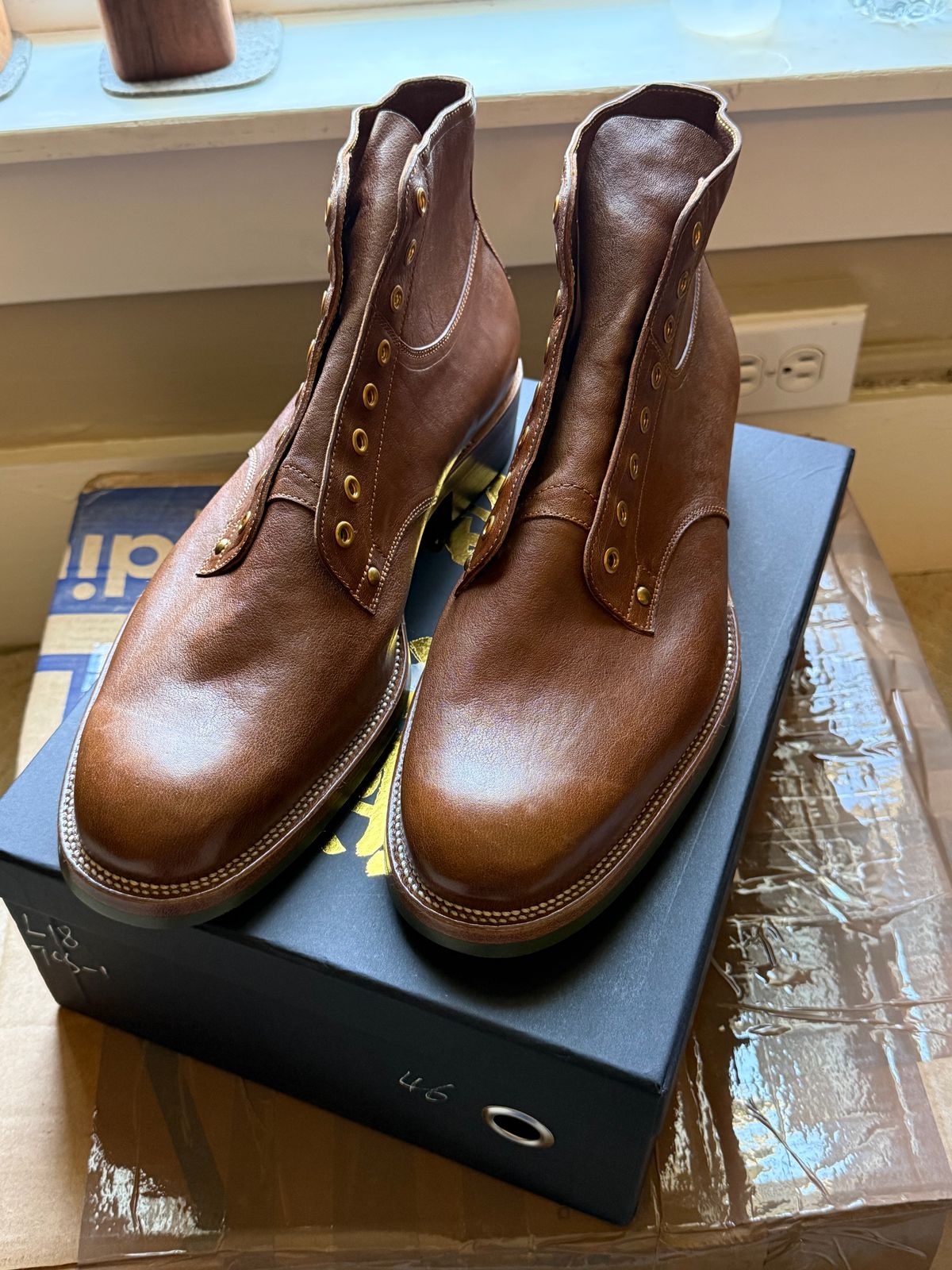 Photo by moznme on October 4, 2024 of the Iron Boots x Østmo Type 1 in Iron Boots / Maryam Muschio Washed Kangaroo.