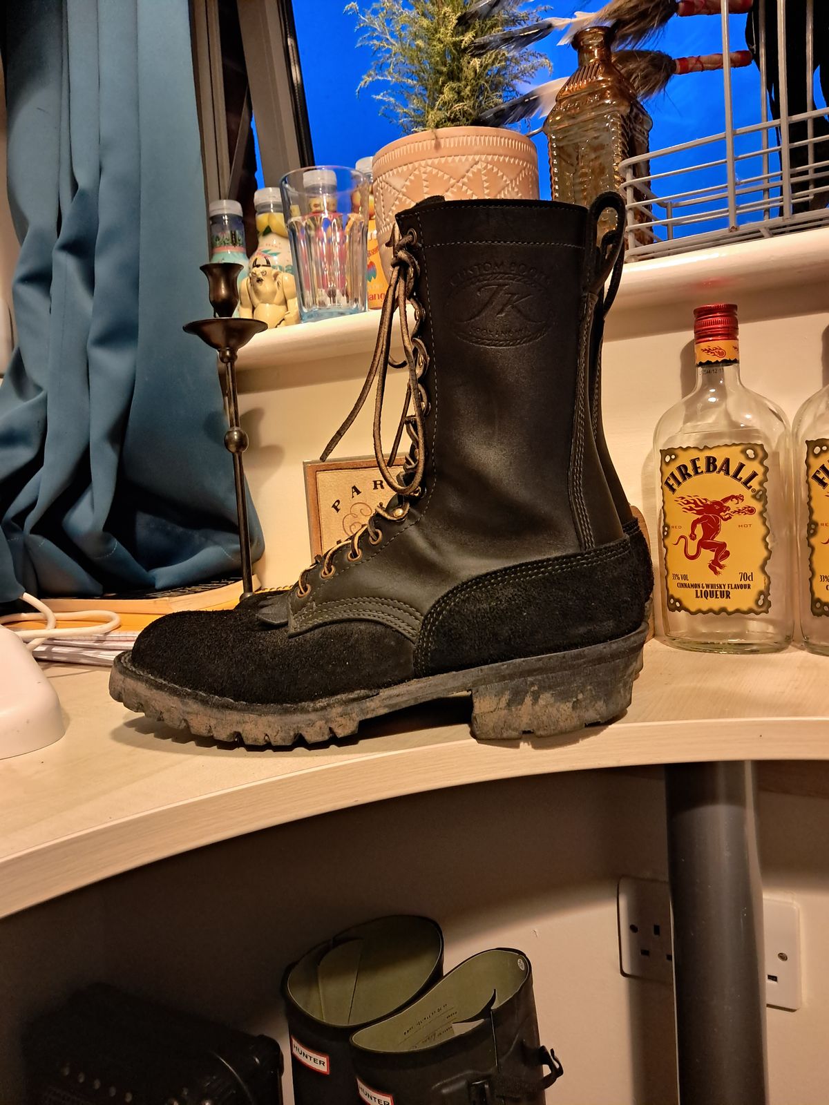 Photo by zealouscollie on April 30, 2025 of the JK Boots Fire Inlander in Seidel Black MaxSupport.