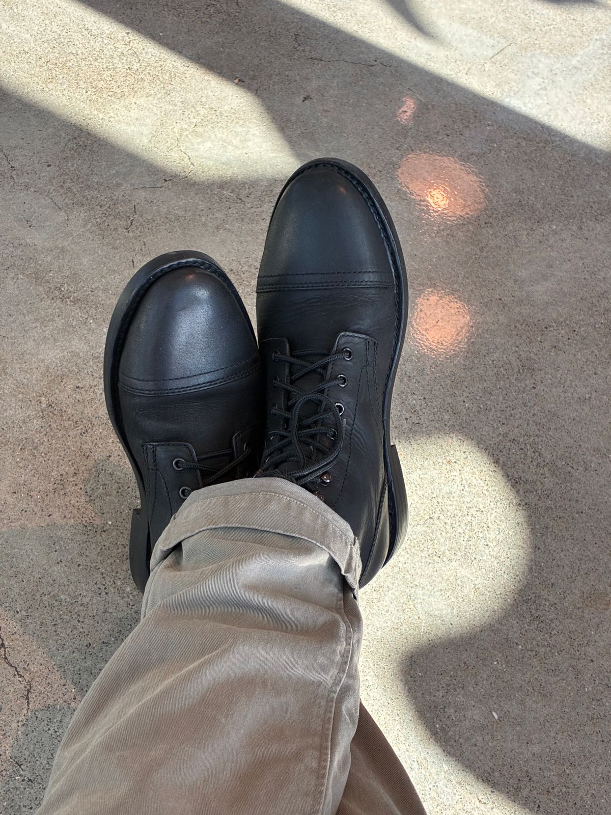Photo by lottosheva on June 18, 2026 of the Thursday Captain in Black Matte Rugged & Resilient.